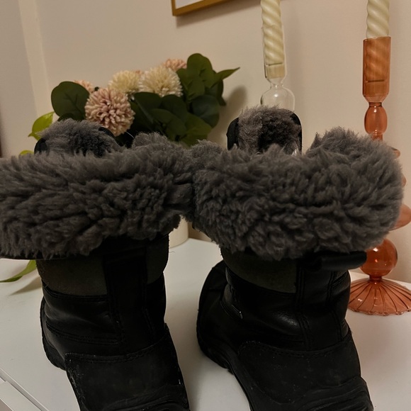 UGG ADIRONDACK III BOOT - Picture 3 of 8